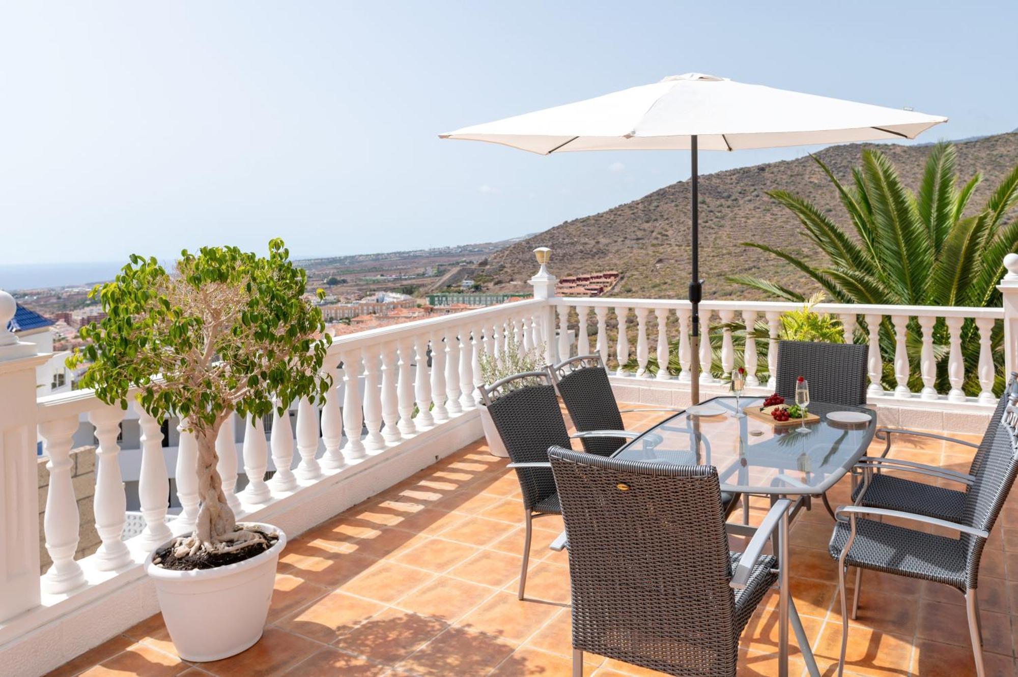 Enchanting Portocervo Ferienhaus Costa Adeje (Tenerife)